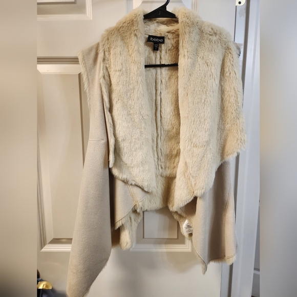 Bebe Women’s Reversible Faux Fur / Faux Suede Vest Hanky Hem Open Front Small - Picture 6 of 8